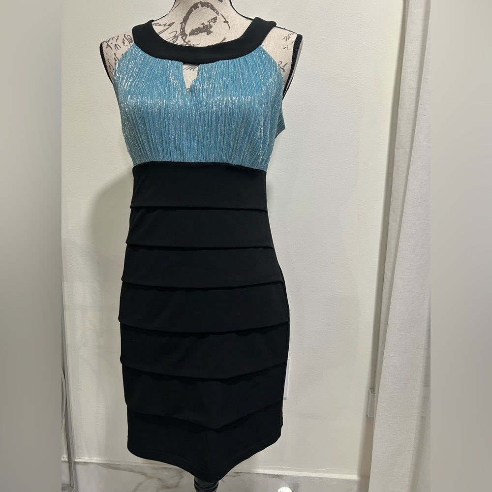 Enfocus Studio Black Shimmering Blue Sleeveless Bodice Neckline Keyhole Size 8P